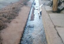 ΚΕΡΑΤΣΙΝΙ: Ακούει κανείς…Εσπασαν το πρωί τον αγωγό της ΕΥΔΑΠ σε τέσσερα σημεία. Και ξαναέσπασε το απόγευμα…