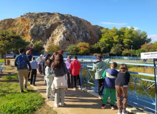 Δημοτική Βιβλιοθήκη Κερατσινίου-Δραπετσώνας: Μαθητές και μαθήτριες του 14ου Δημοτικού Σχολείου Κερατσινίου και του 26ου Νηπιαγωγείου, στην Κινητή Δανειστική Βιβλιοθήκη του Δήμου μας