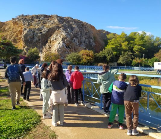 Δημοτική Βιβλιοθήκη Κερατσινίου-Δραπετσώνας: Μαθητές και μαθήτριες του 14ου Δημοτικού Σχολείου Κερατσινίου και του 26ου Νηπιαγωγείου, στην Κινητή Δανειστική Βιβλιοθήκη του Δήμου μας