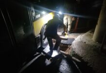 Απίστευτα πράγματα στο Κερατσίνι: ΑΝΟΙΞΕ Ο ΔΡΟΜΟΣ ΣΤΟ ΣΗΜΕΙΟ ΠΟΥ ΕΤΡΕΧΕ Ο ΑΓΩΓΟΣ ΤΗΣ ΕΥΔΑΠ ΚΑΙ…. ΕΠΕΣΕ ΣΤΗ ΤΡΥΠΑ ΤΟ… ΛΕΩΦΟΡΕΙΟ