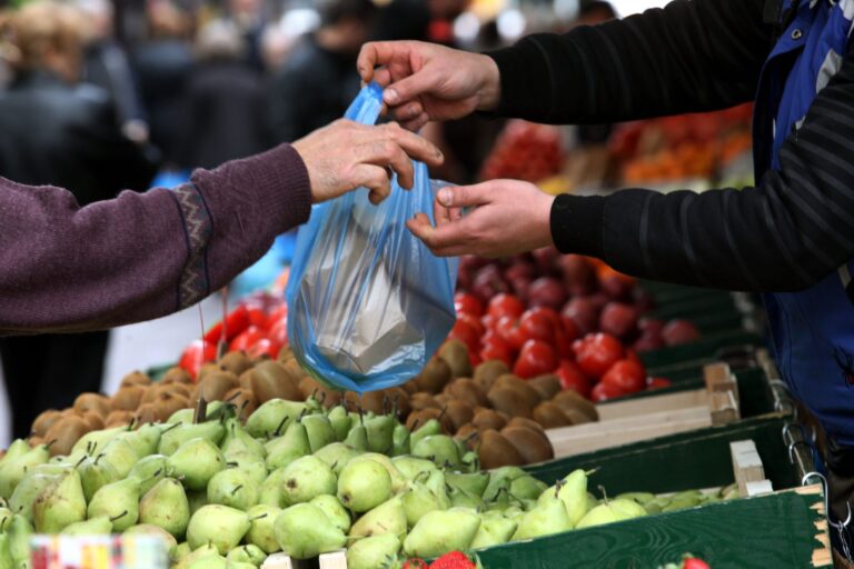 Λαϊκές αγορές: Ξεκινά επ’ αόριστον πανελλαδική απεργία