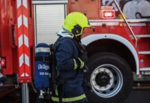 Φωτιά σε κατάστημα στο Κερατσίνι