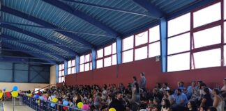 Με τη συμμετοχή εκατοντάδων νεαρών αθλητών στο κατάμεστο Δημοτικό Κολυμβητήριο, πραγματοποιήθηκε η γιορτή της Αθλητικής Ενωσης Κερατσινίου