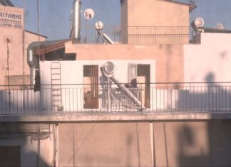 Νίκαια: Εντοπίστηκαν χειροβομβίδες, όπλο και φυσίγγια σε ταράτσα πολυκατοικίας